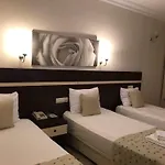 Luna Lara 2*