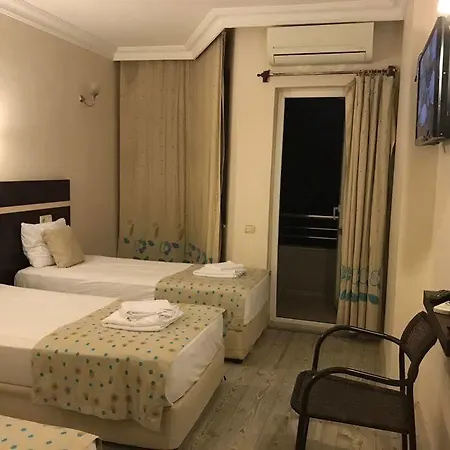 Luna Lara אנטליה