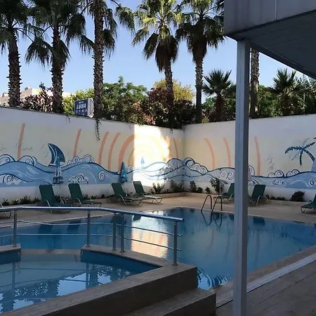 Luna Lara מלון 2*