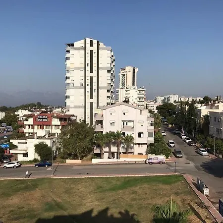 Luna Lara אנטליה